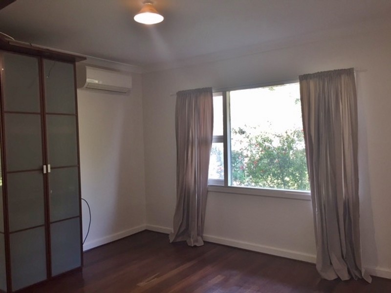 6 Stewartby Cres, Viveash WA 6056