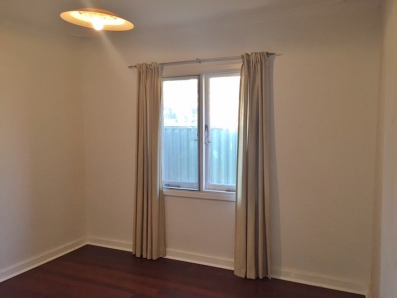 6 Stewartby Cres, Viveash WA 6056