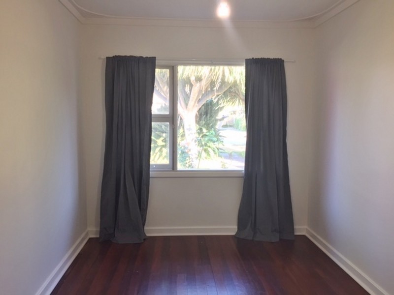 6 Stewartby Cres, Viveash WA 6056