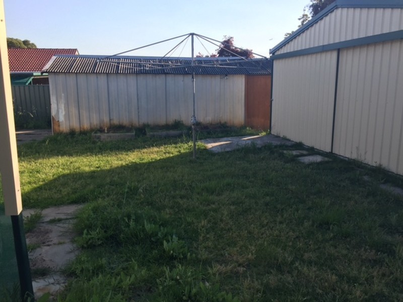 6 Stewartby Cres, Viveash WA 6056