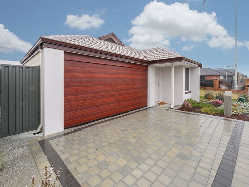 205 Suffolk St, Caversham WA 6055