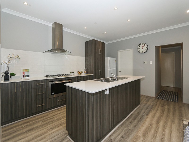 205 Suffolk St, Caversham WA 6055