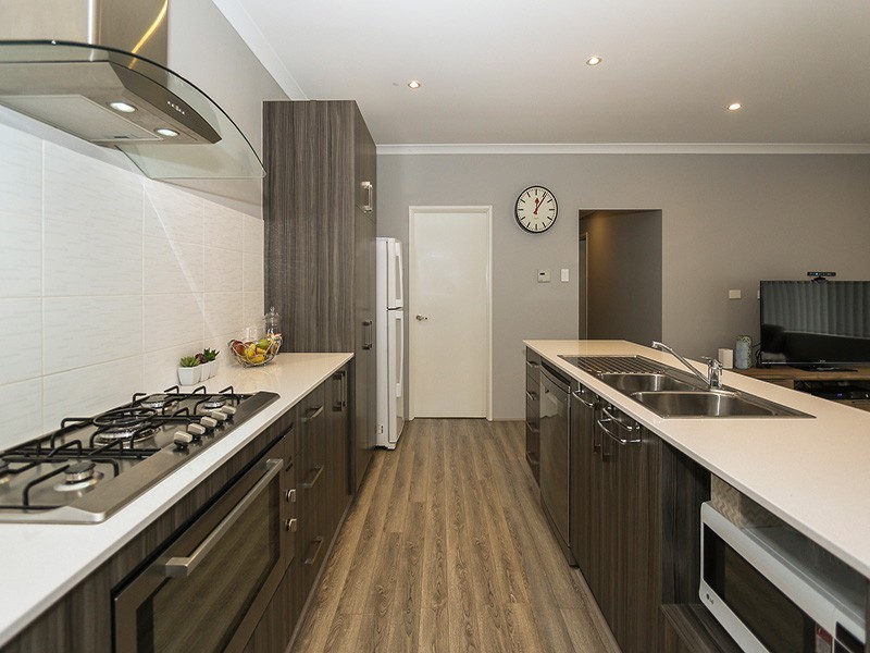 205 Suffolk St, Caversham WA 6055