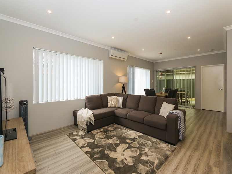 205 Suffolk St, Caversham WA 6055