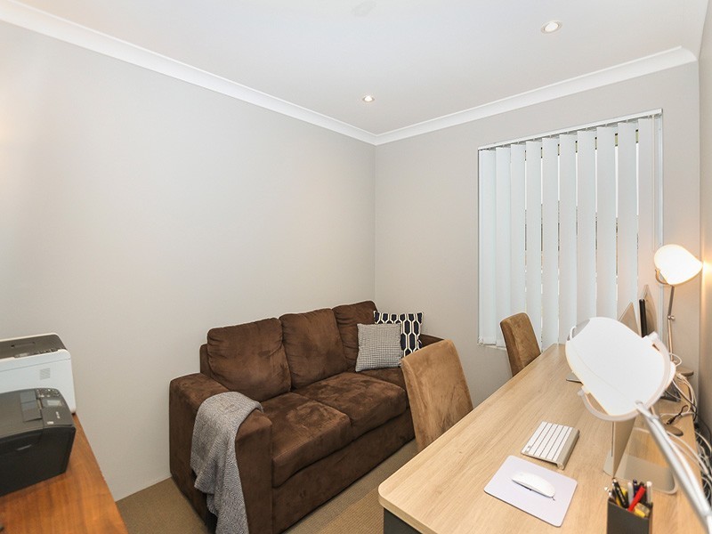 205 Suffolk St, Caversham WA 6055