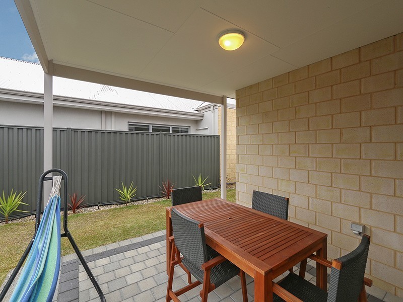 205 Suffolk St, Caversham WA 6055