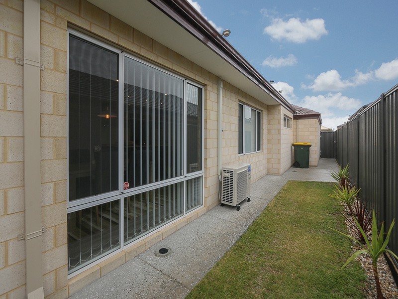 205 Suffolk St, Caversham WA 6055