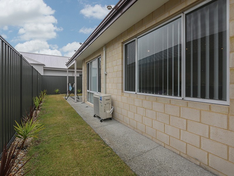205 Suffolk St, Caversham WA 6055
