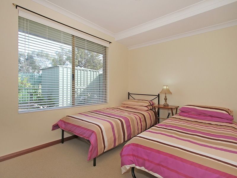 24 Gentle Circle, South Guildford WA 6055