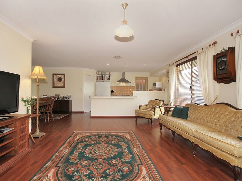 24 Gentle Circle, South Guildford WA 6055