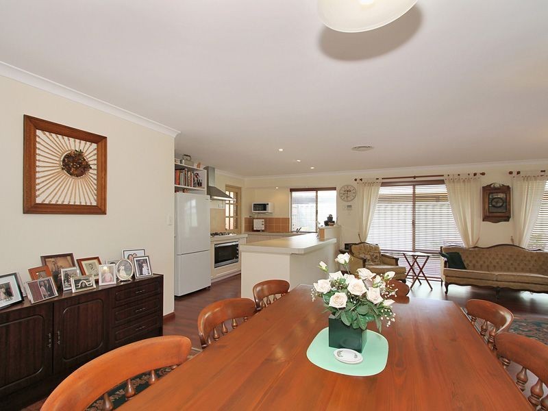 24 Gentle Circle, South Guildford WA 6055