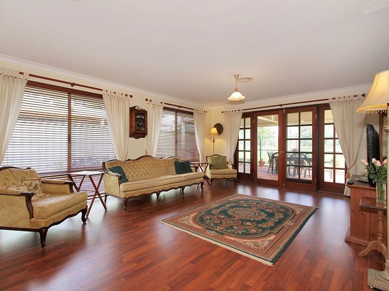 24 Gentle Circle, South Guildford WA 6055