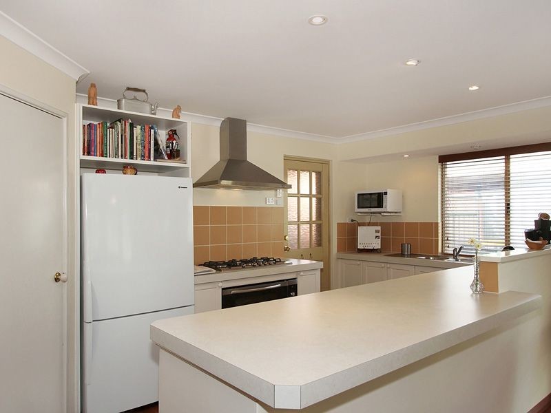 24 Gentle Circle, South Guildford WA 6055