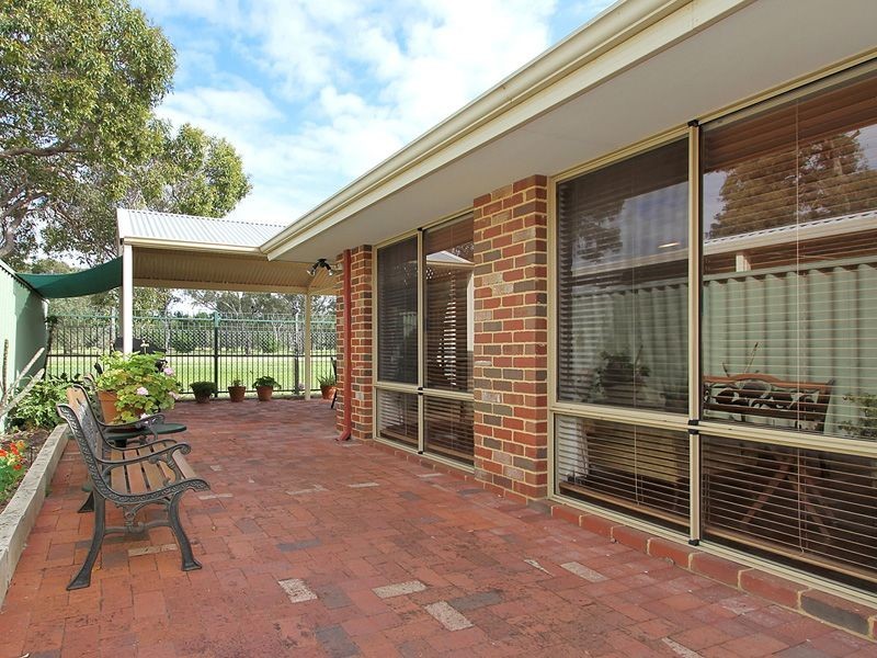 24 Gentle Circle, South Guildford WA 6055