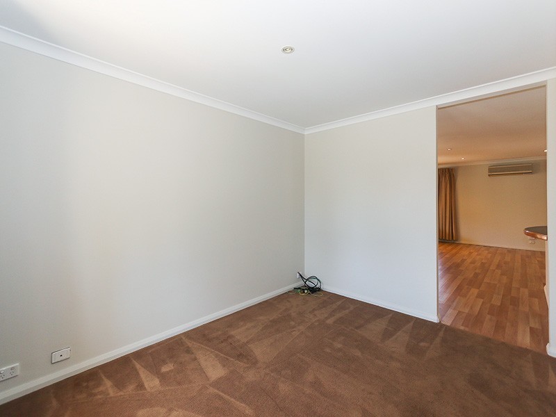 16 Coomer Elbow, South Guildford WA 6055