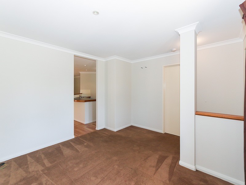 16 Coomer Elbow, South Guildford WA 6055