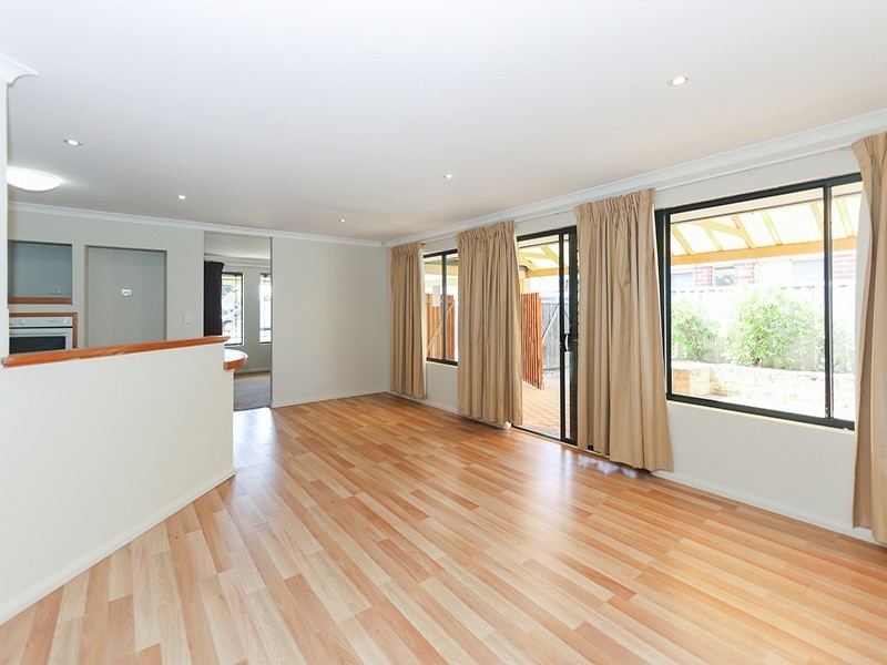 16 Coomer Elbow, South Guildford WA 6055