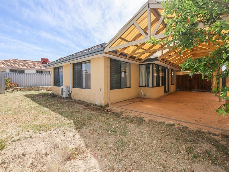 16 Coomer Elbow, South Guildford WA 6055