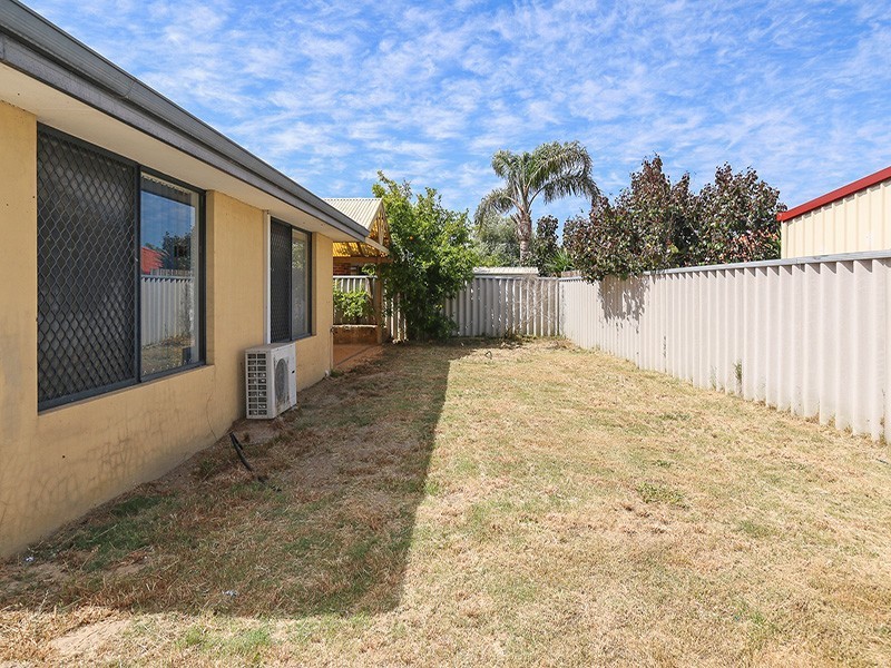 16 Coomer Elbow, South Guildford WA 6055