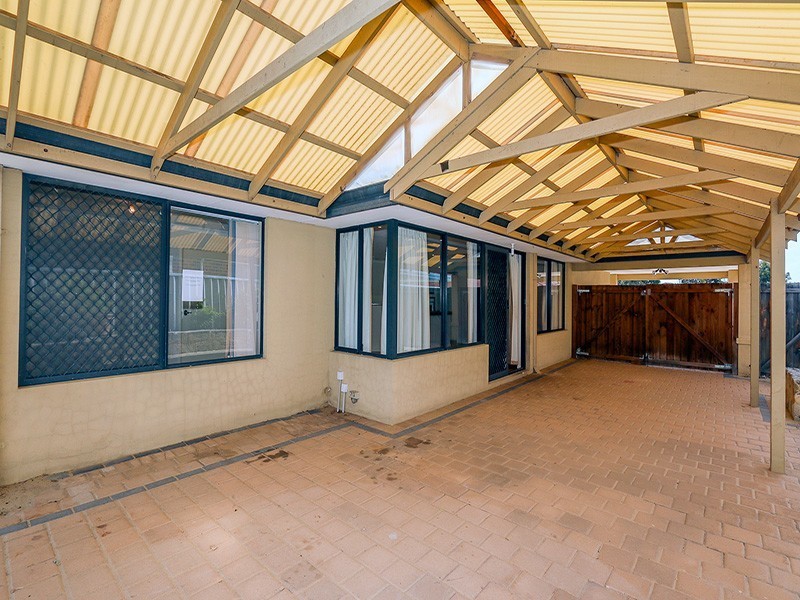 16 Coomer Elbow, South Guildford WA 6055