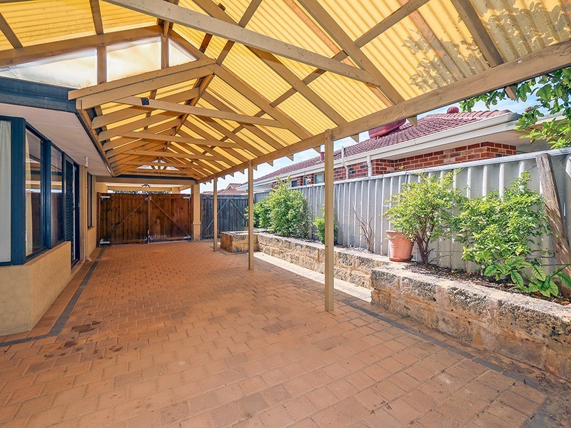 16 Coomer Elbow, South Guildford WA 6055