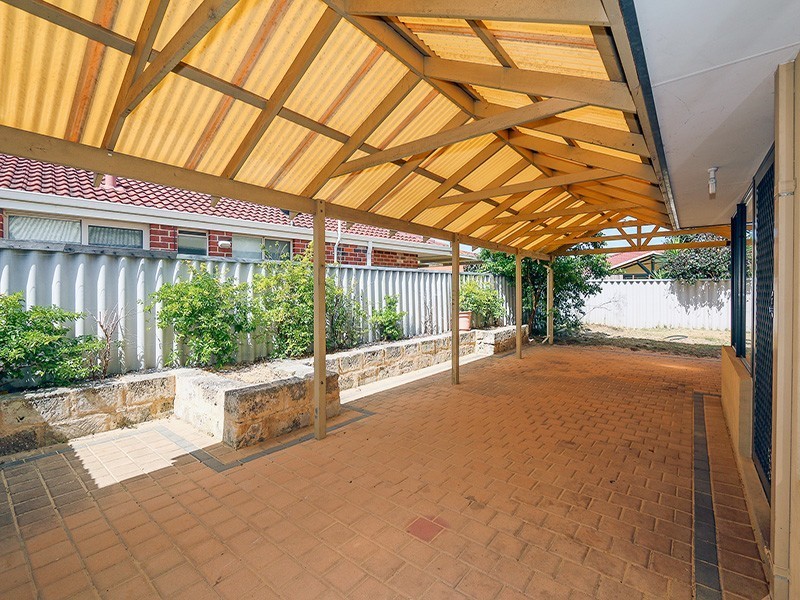 16 Coomer Elbow, South Guildford WA 6055