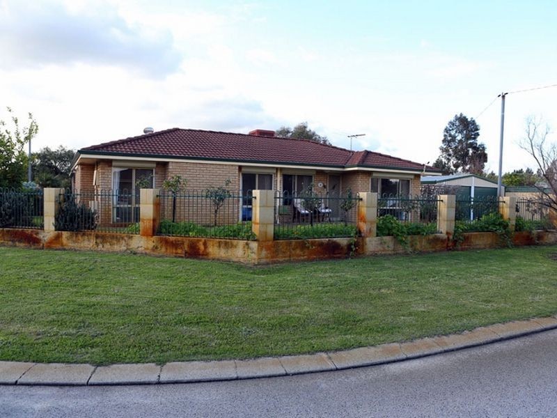 4 Egan Place, Midland WA 6056