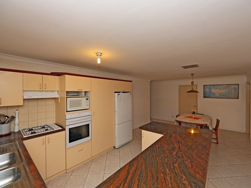 5 Yanderra Court, Stratton WA 6056