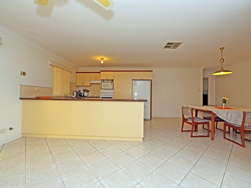 5 Yanderra Court, Stratton WA 6056