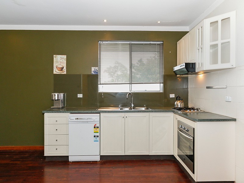 6 Tunnel Road, Swan View WA 6056