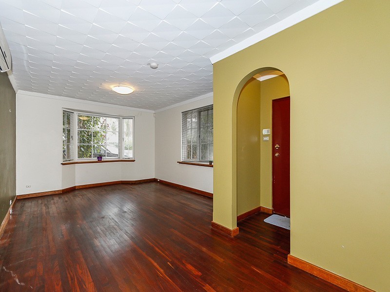 6 Tunnel Road, Swan View WA 6056