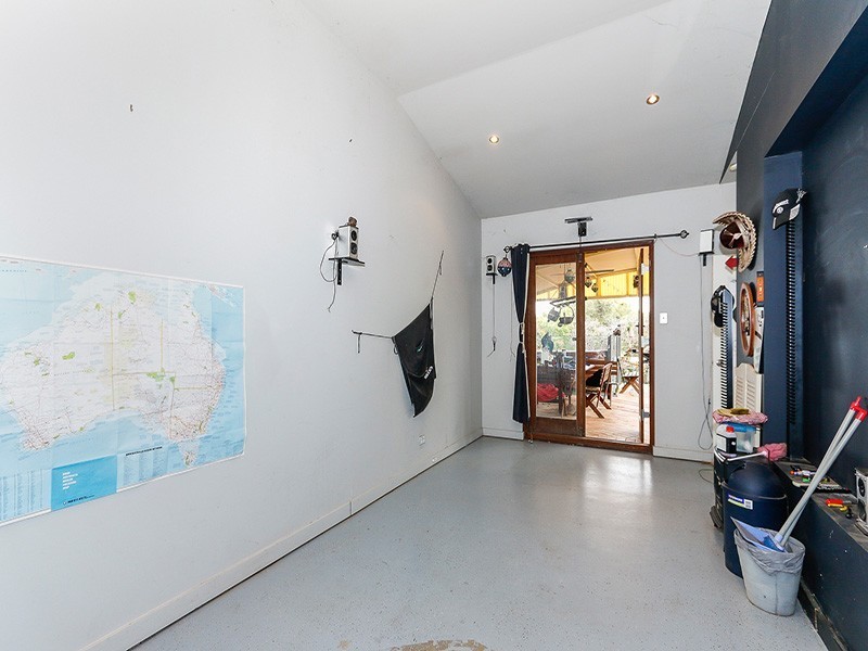 6 Tunnel Road, Swan View WA 6056