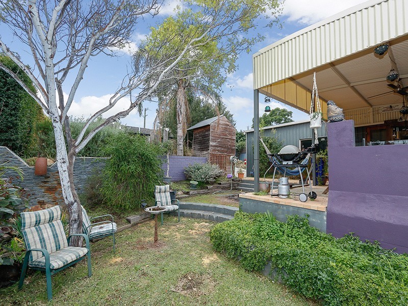 6 Tunnel Road, Swan View WA 6056