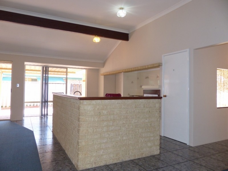 6 Yeates Lane, Stratton WA 6056