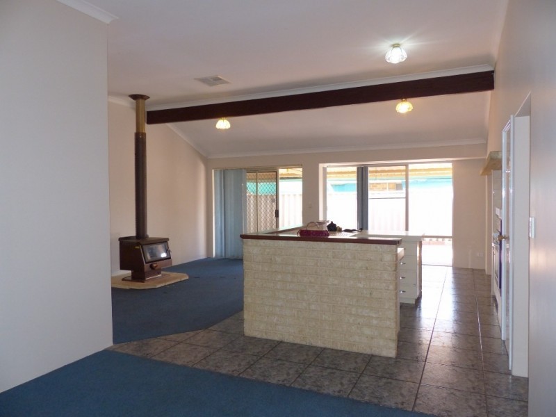 6 Yeates Lane, Stratton WA 6056