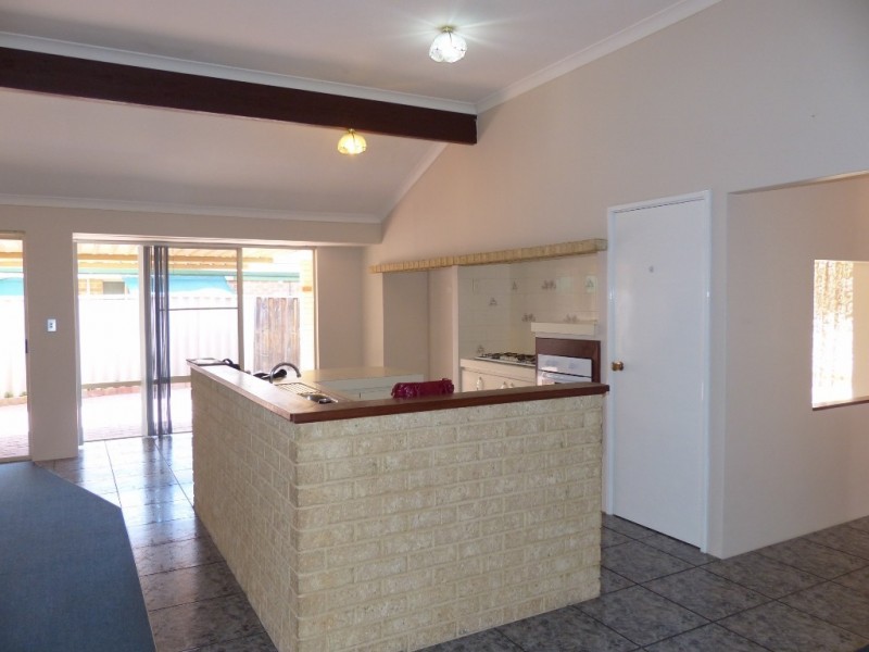 6 Yeates Lane, Stratton WA 6056