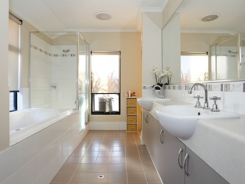 11 Beachwood Crescent, Butler WA 6036