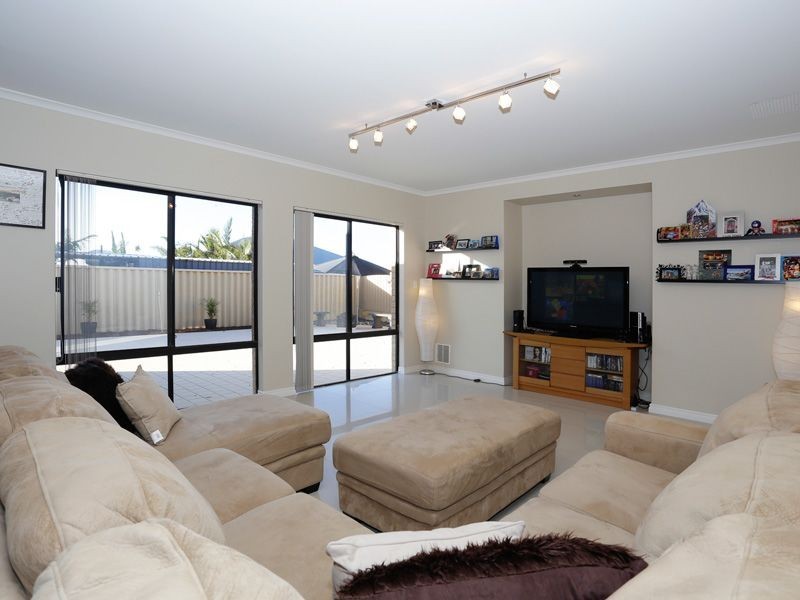 11 Beachwood Crescent, Butler WA 6036