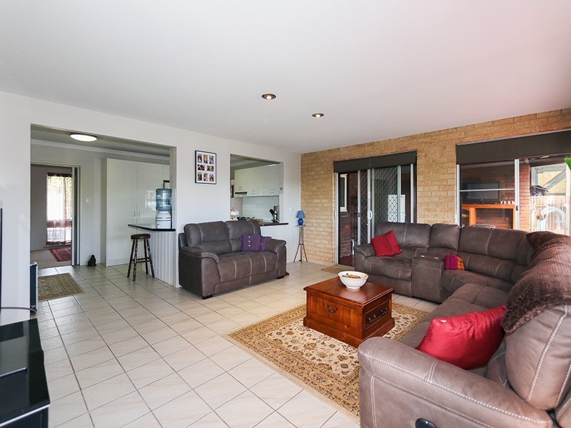 12 Frederic St, Helena Valley WA 6056