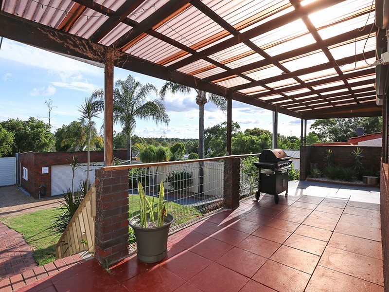 12 Frederic St, Helena Valley WA 6056