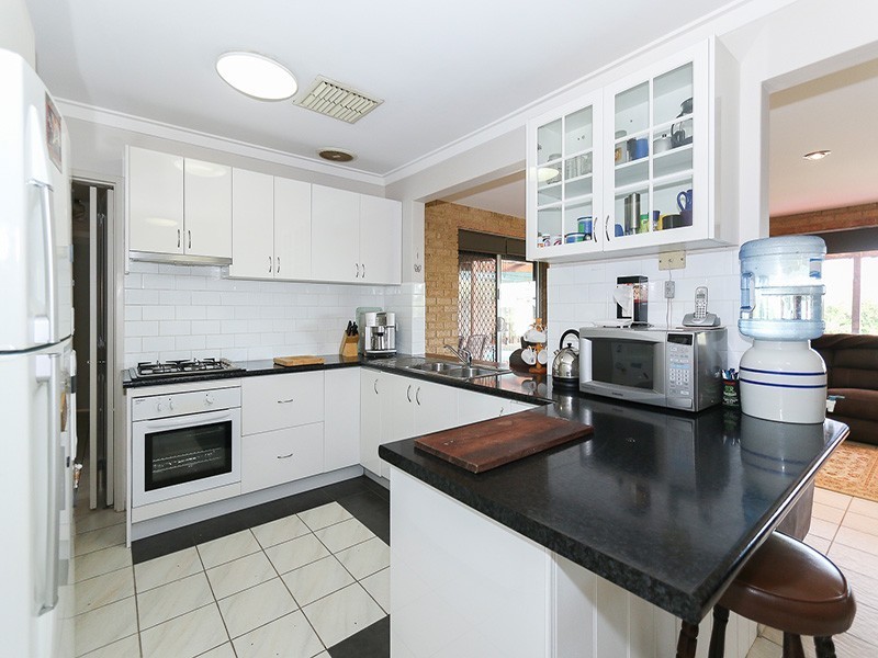 12 Frederic St, Helena Valley WA 6056