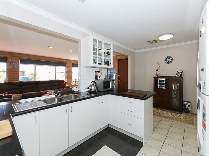 12 Frederic St, Helena Valley WA 6056