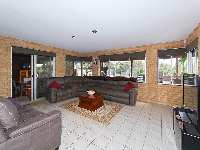 12 Frederic St, Helena Valley WA 6056