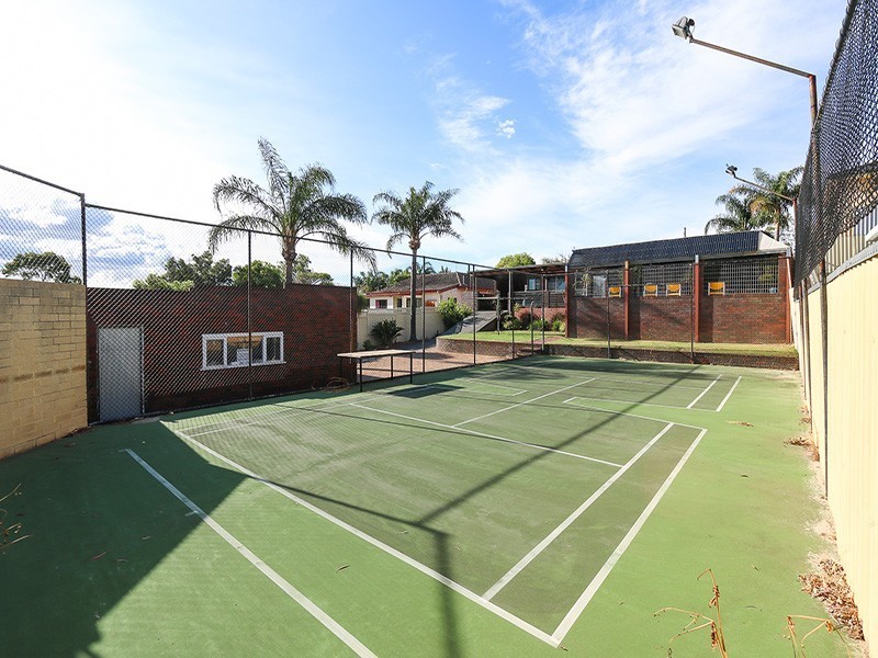 12 Frederic St, Helena Valley WA 6056