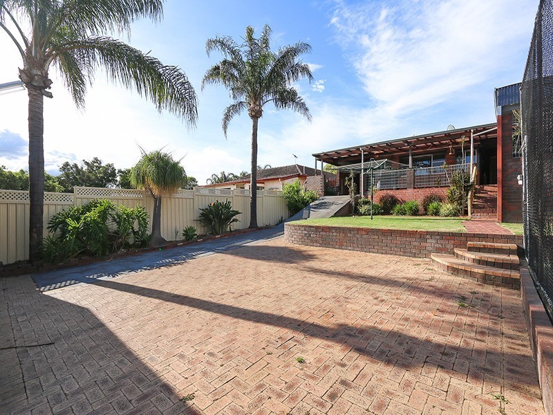 12 Frederic St, Helena Valley WA 6056