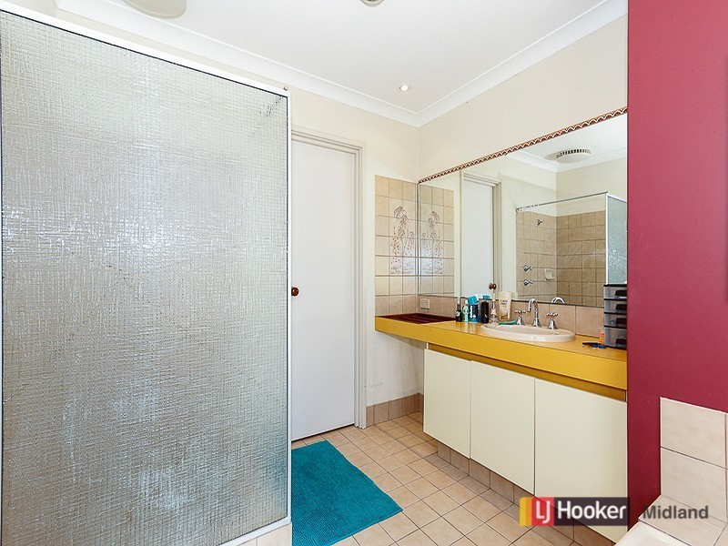 32 Christowe Drive, Swan View WA 6056