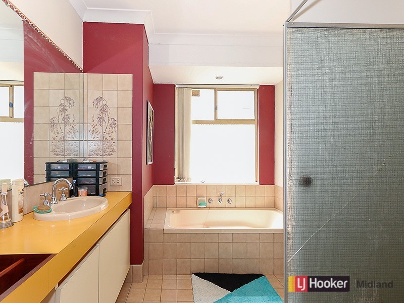 32 Christowe Drive, Swan View WA 6056