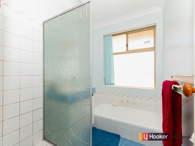 32 Christowe Drive, Swan View WA 6056