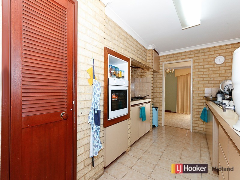 32 Christowe Drive, Swan View WA 6056