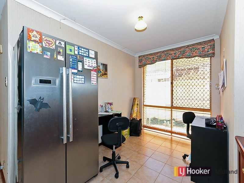 32 Christowe Drive, Swan View WA 6056